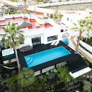 Villa Flamencos By Veaco- Beachfront & Pool, Corralejo
