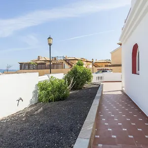 Villa Galera Boutique Art With Private Pools, Free Wifi & Bbq, By Amazzzing Travel, Corralejo